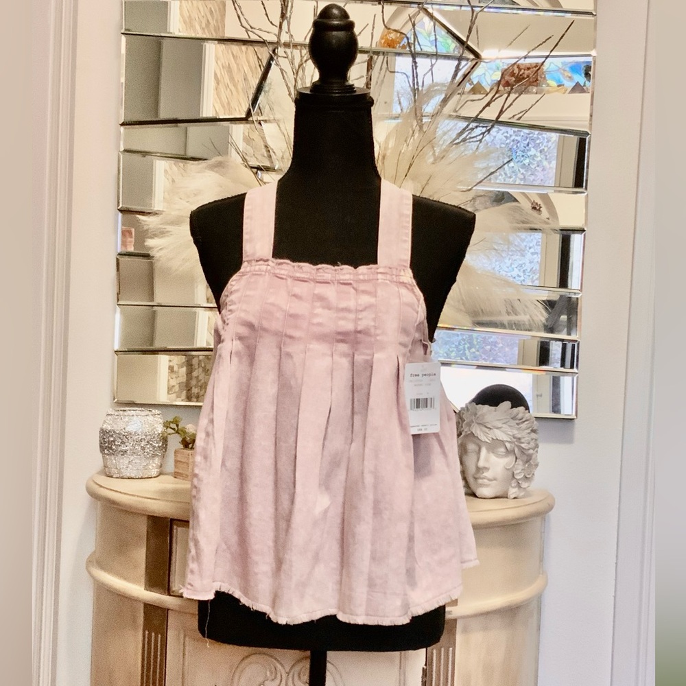 BNWT Free People Sleeveless Blouse
Size M